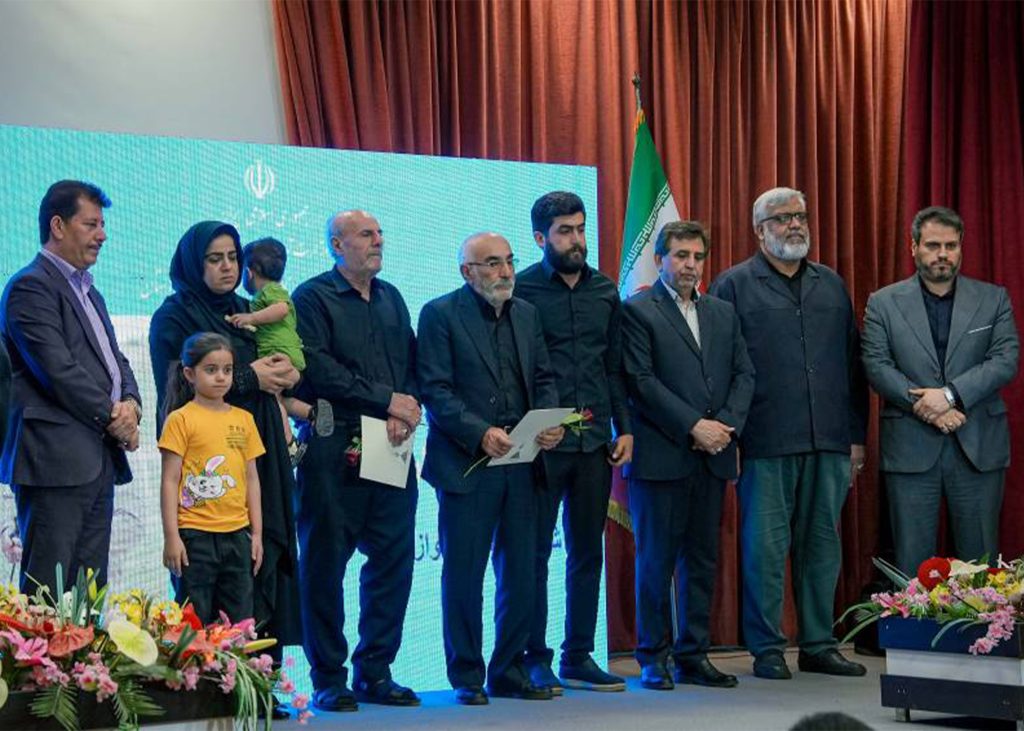 از خانواده شهید نیشکری جنگ رمضان تقدیر شد